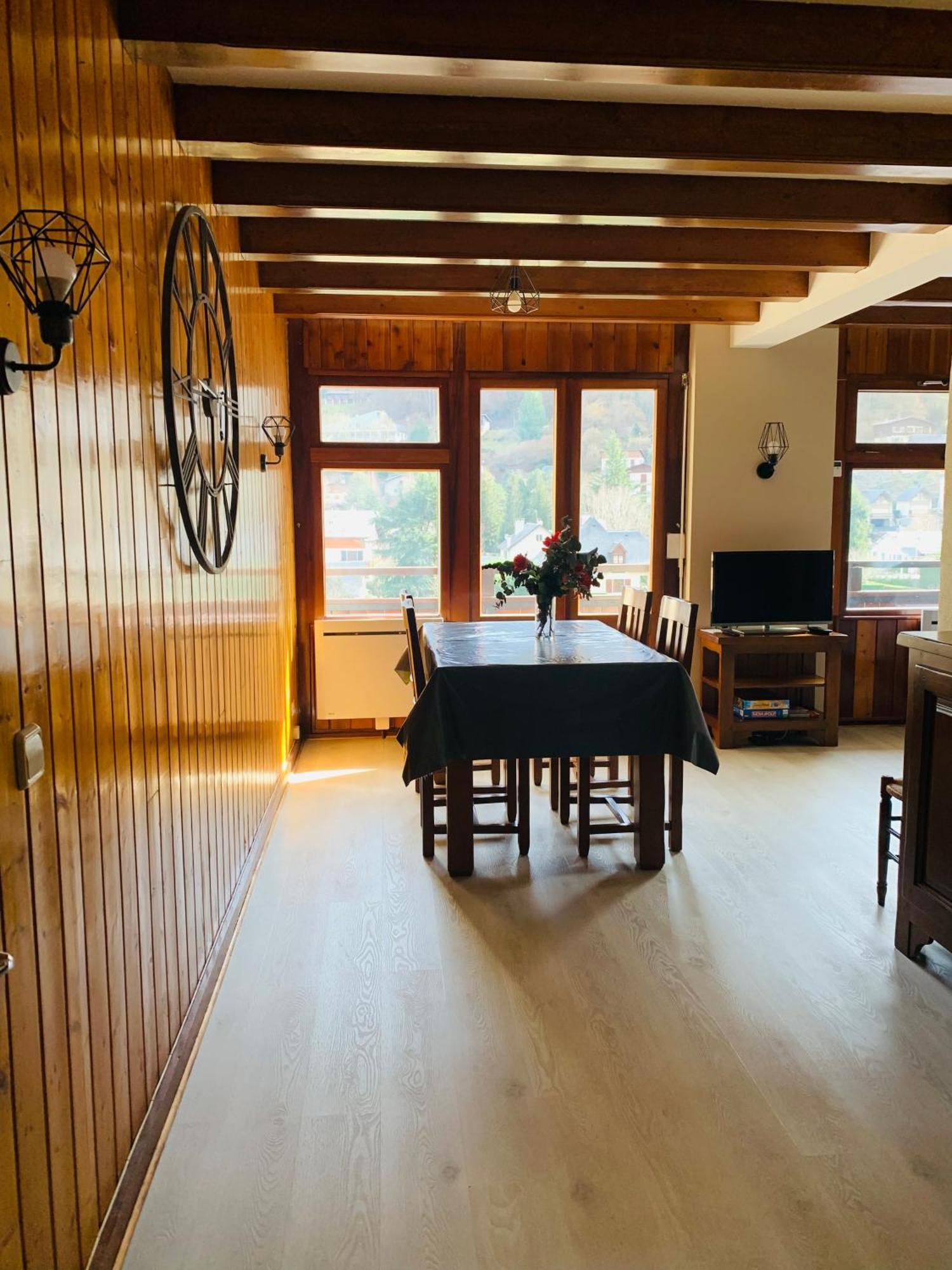 Appartement 58 M2 Avec Piscine Interieure Vue Montagne Centre Village , Parking Prive 생라리술랑 외부 사진