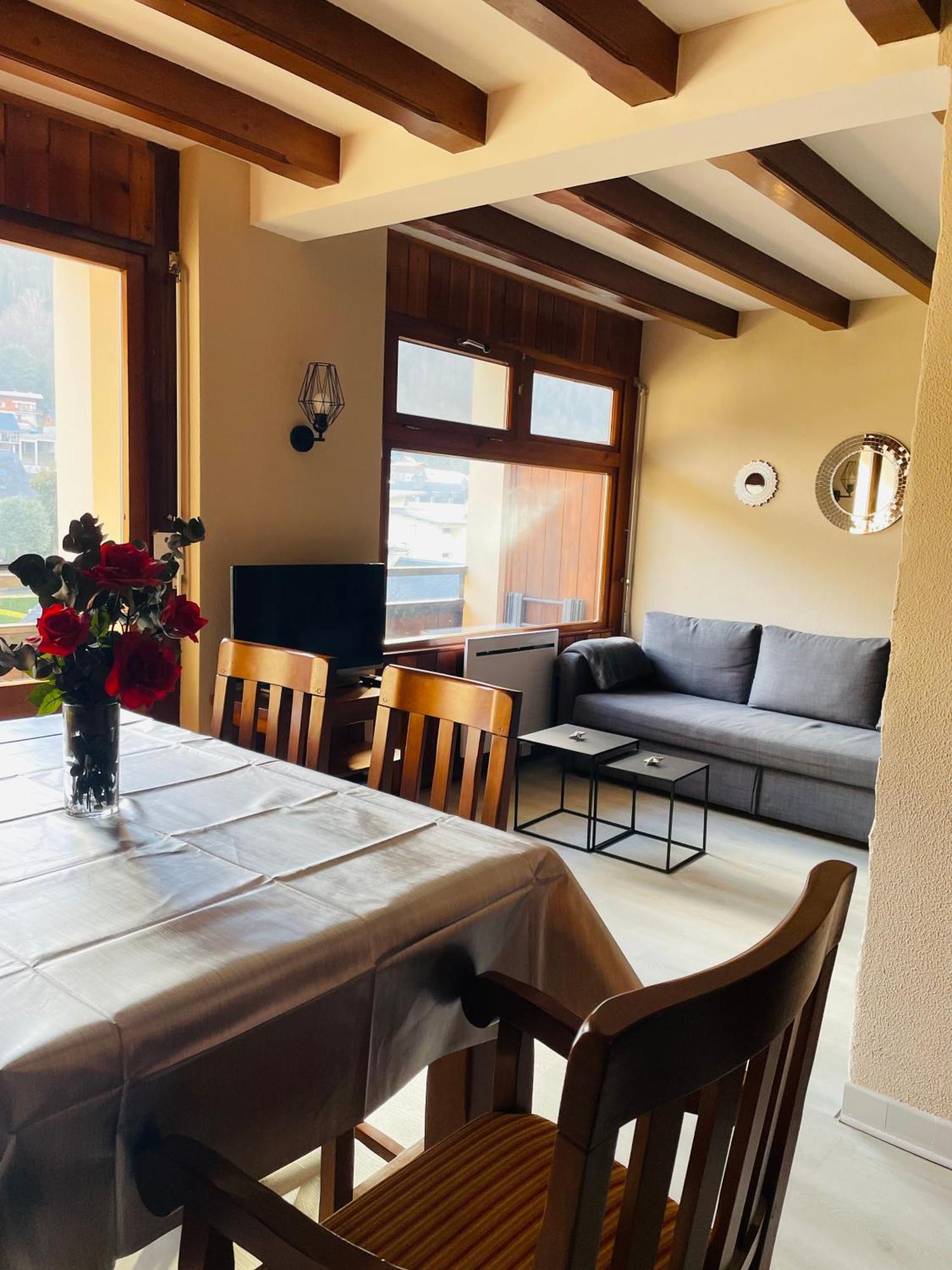 Appartement 58 M2 Avec Piscine Interieure Vue Montagne Centre Village , Parking Prive 생라리술랑 외부 사진