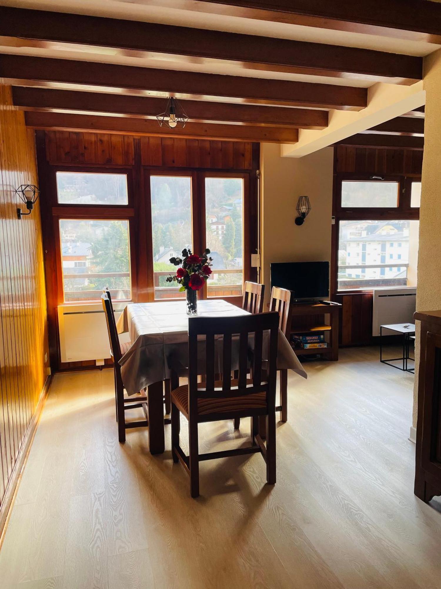 Appartement 58 M2 Avec Piscine Interieure Vue Montagne Centre Village , Parking Prive 생라리술랑 외부 사진